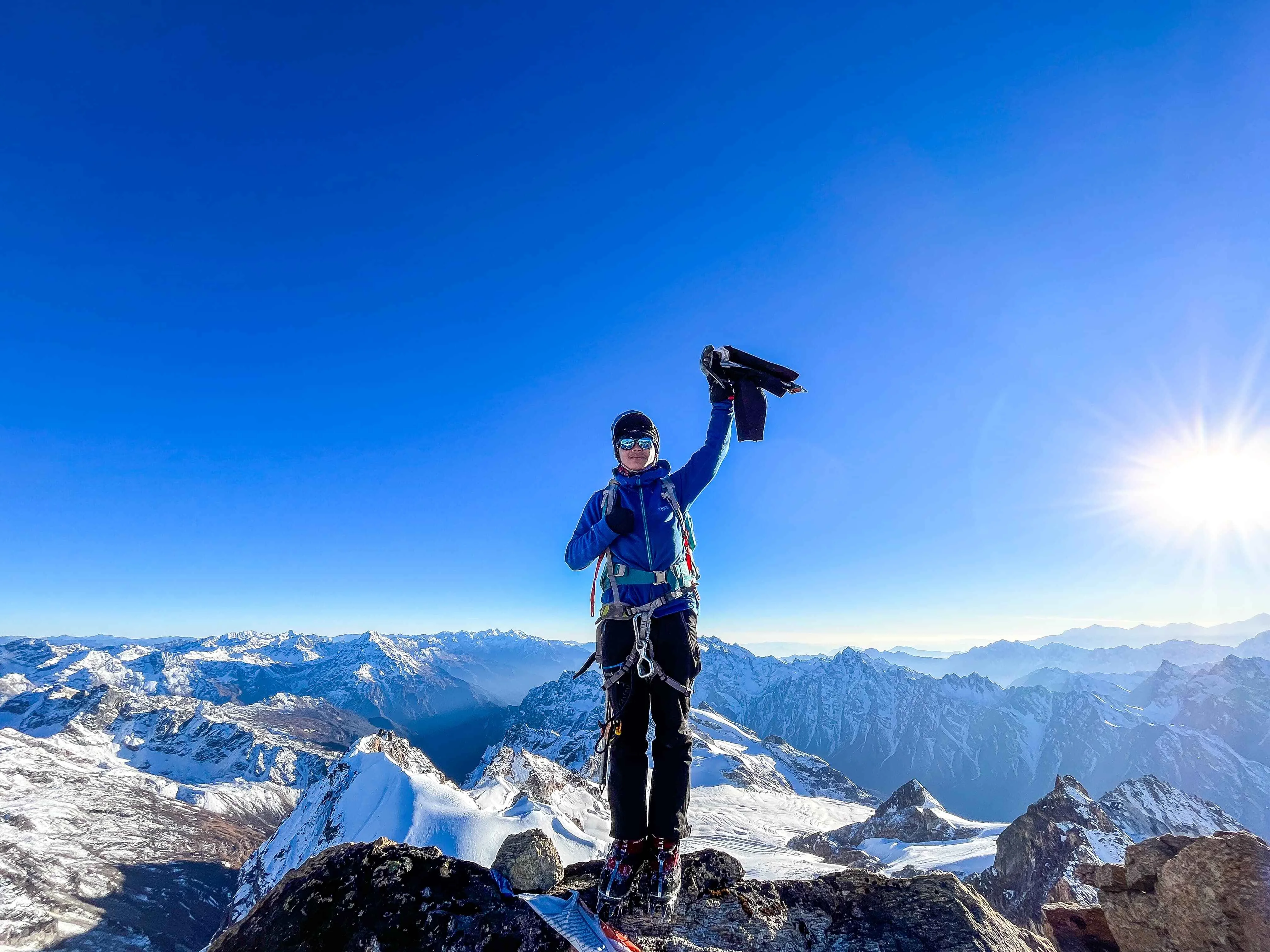 Aron Sherpa, Mountaineer